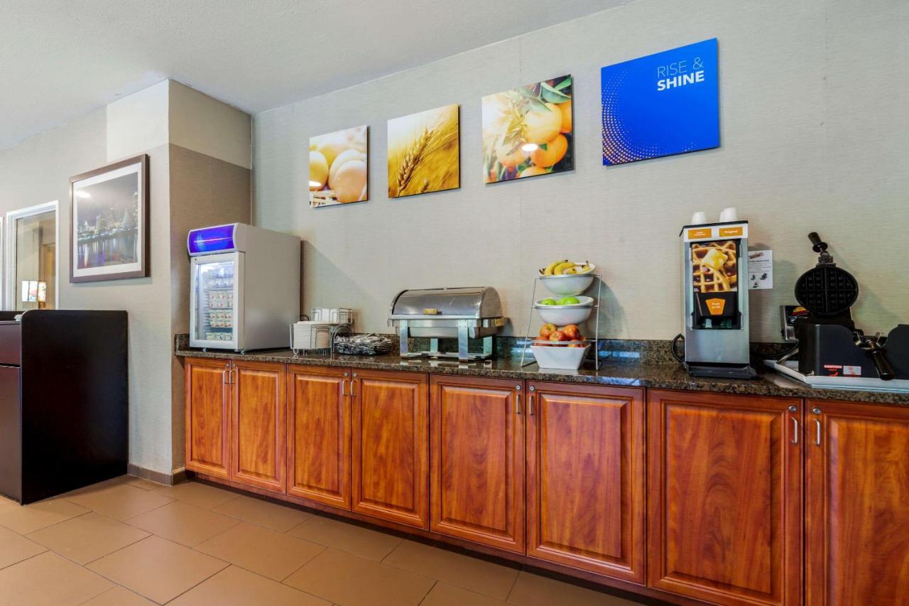 约翰逊克里克会议康福特套房酒店 Johnson Creek 外观 照片
